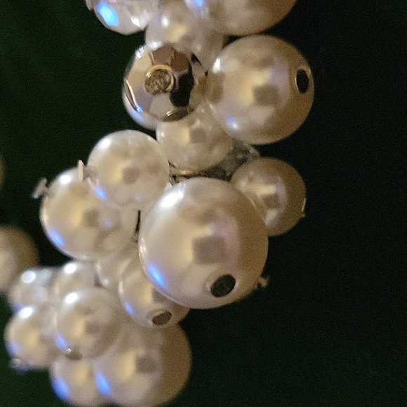 Clustered Pearl Faux Stretchy 8" Bracelet - Picture 2 of 4